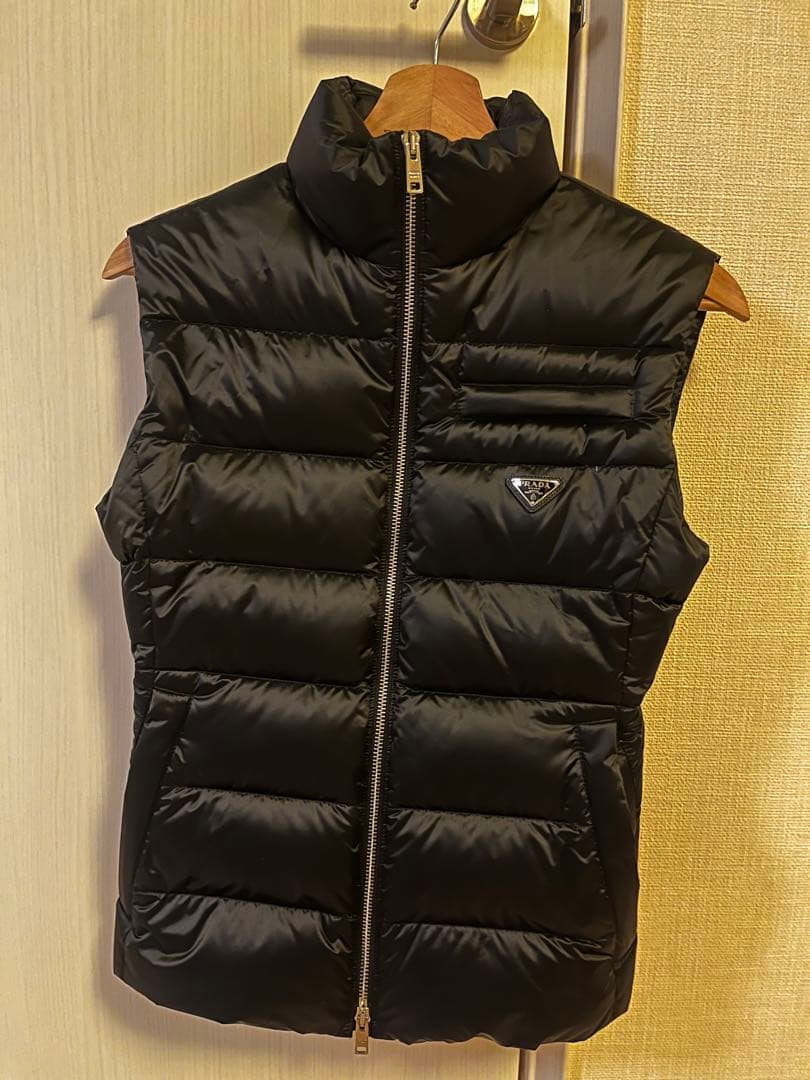 PRADA ブラック ダウンベスト プラダ