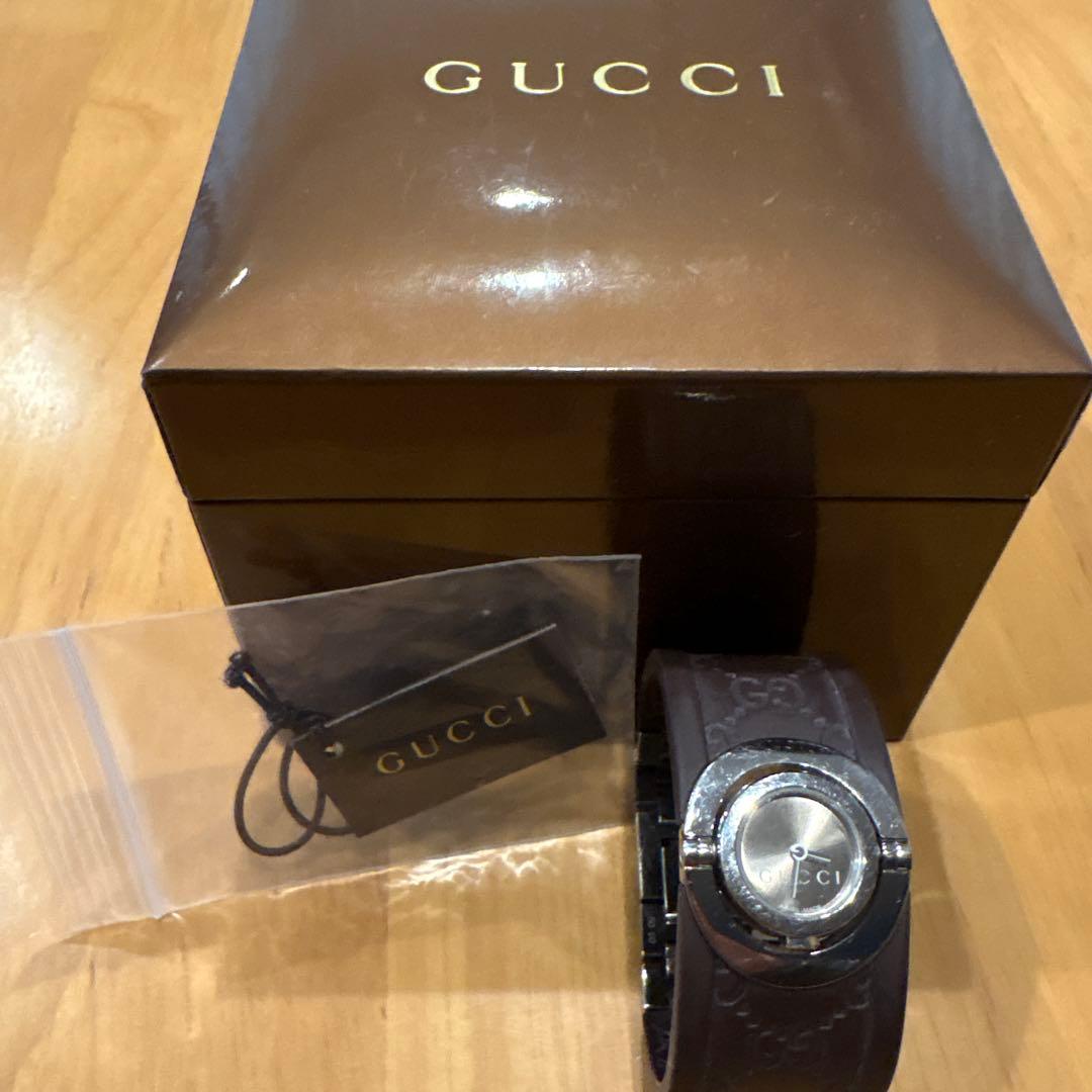 GUCCI トワール　バングルウォッチ　ターンフェイス時計