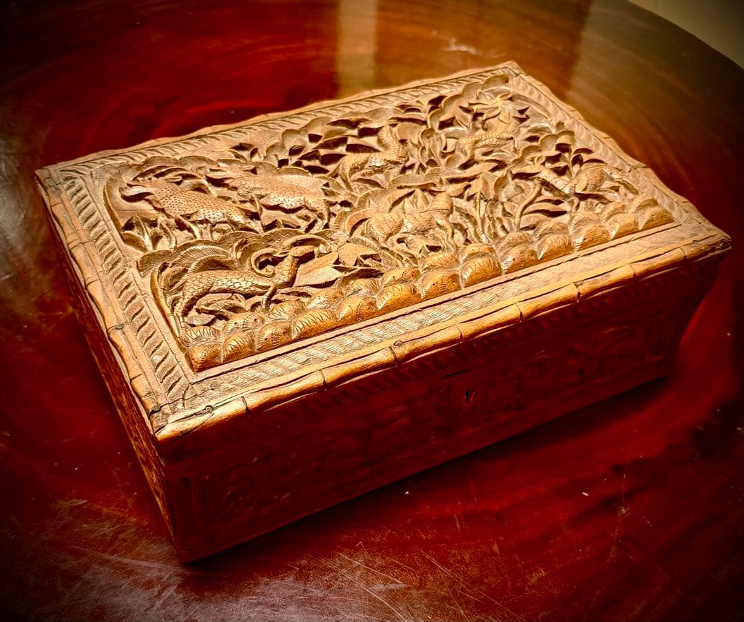 カシミール産(？) クルミ材　古木　彫刻　アクセサリーケース　アンティーク