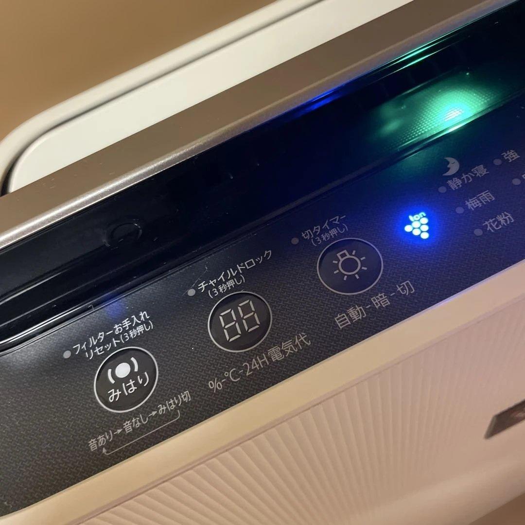 値下げ　2022年度製　シャープ　加湿空気清浄機　KC-F70-W