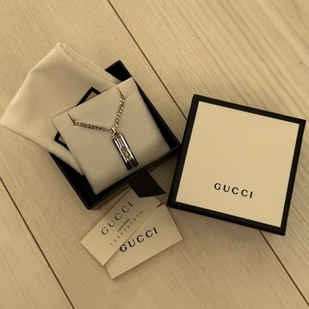 GUCCI シルバー ノットインフィニティー ネックレス