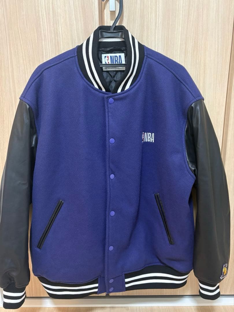 ロサンゼルスレイカーズ　スタジアムジャケット