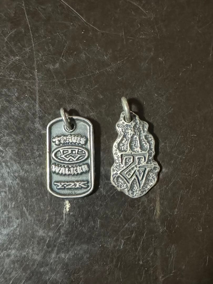 TRAVIS WALKER ダブルクロスドッグタグ　ハンマードTWロゴ　セット