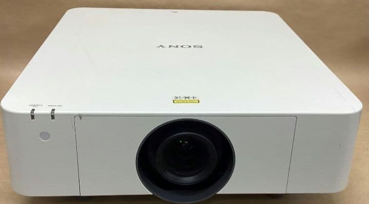 【年末特価】美品　保証ありSONY レーザープロジェクター VPL-FHZ65