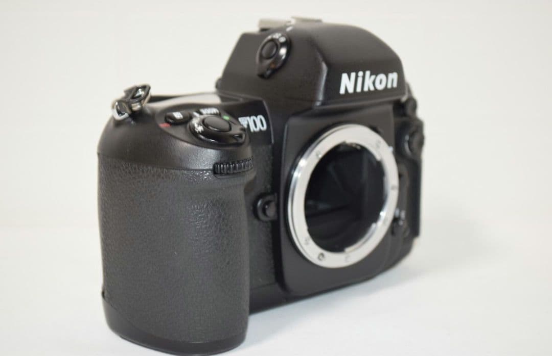 美品☆即日配送☆Nikon F100 ニコン フィルムカメラ 一眼レフカメラ☆