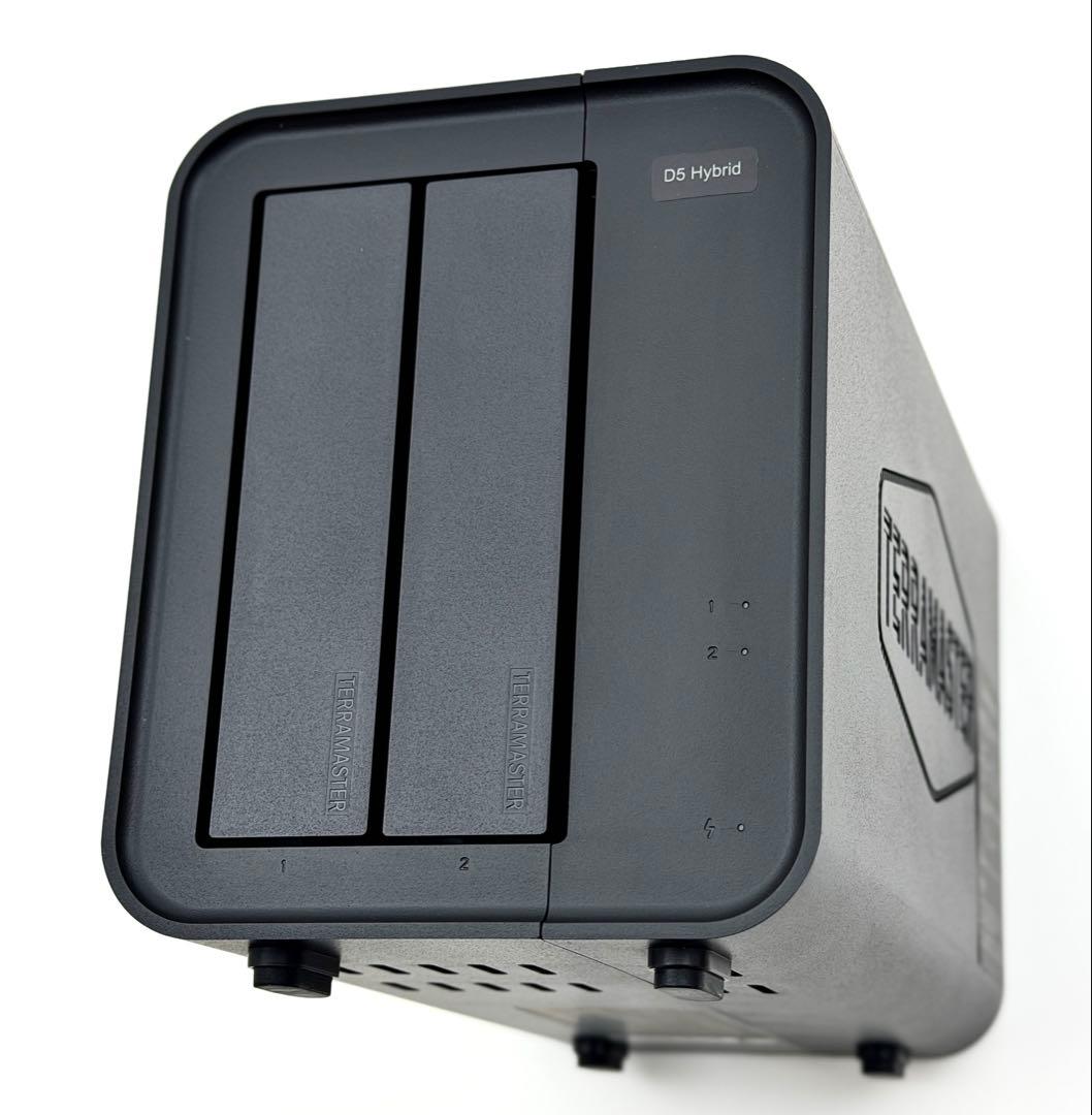 TERRAMASTER D5 Hybrid HDD NVMeエンクロージャー新品