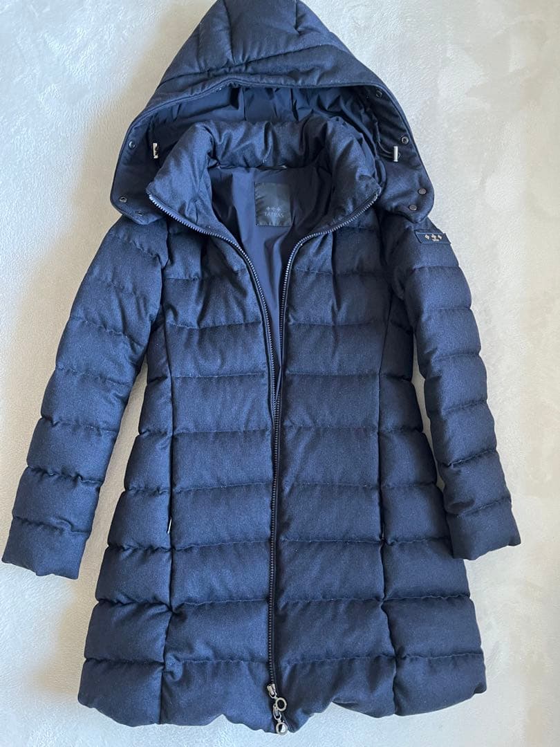 【美品】TATRAS LAVIANA ダウンコート 　ラビアナ　濃紺　０１