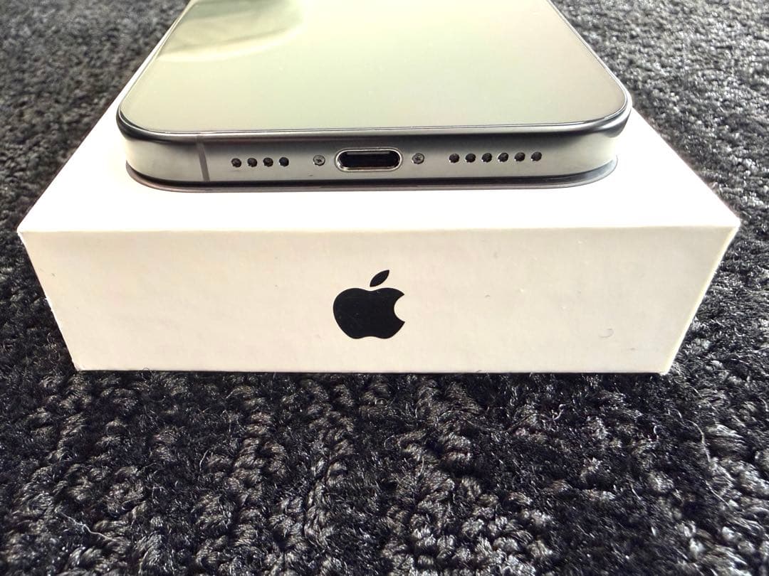 【超美品】iPhone16ProMax 512GB ブラックチタニウム おまけ付