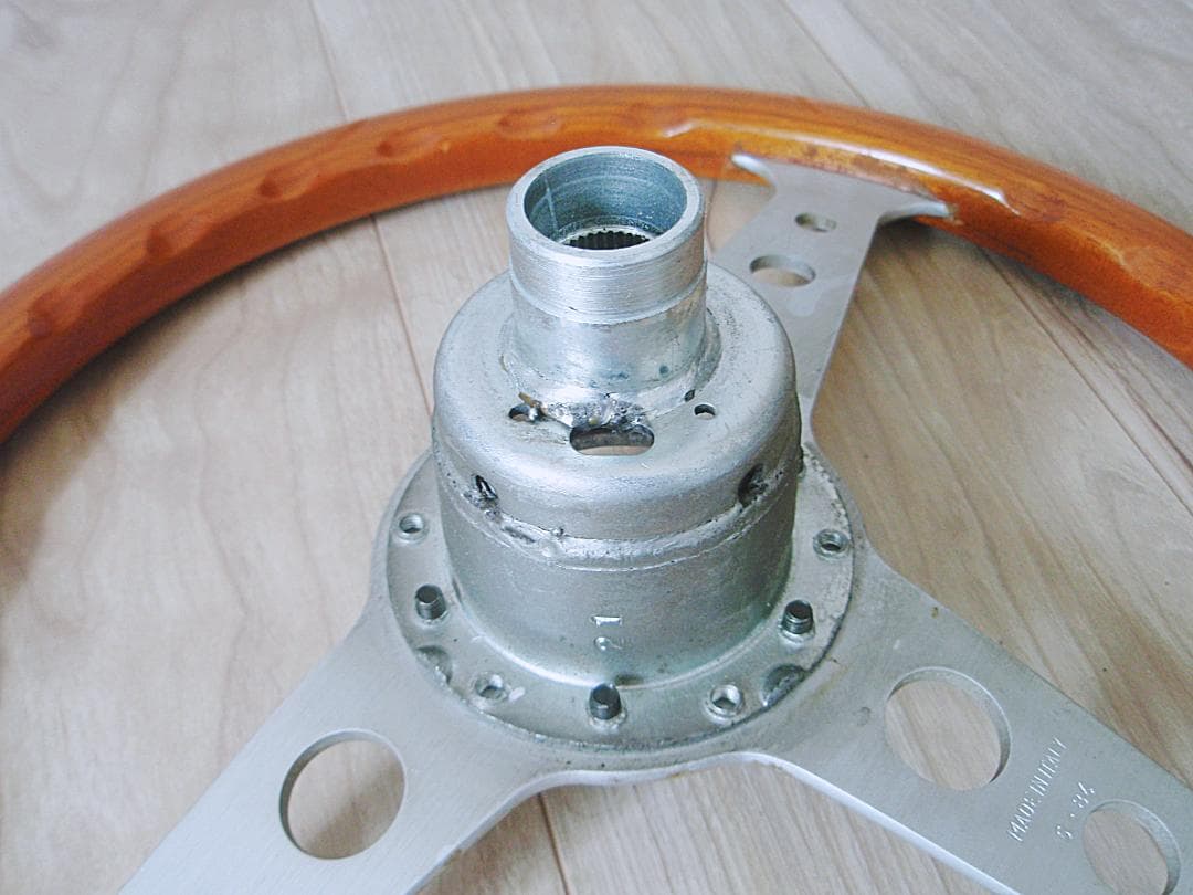 MOMO INDY ホーン・ボス付きウッドステアリング 木製ハンドル インディ