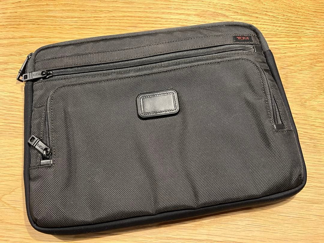 【値下: 13/14インチにぴったり】TUMIのモバイルＰＣケース