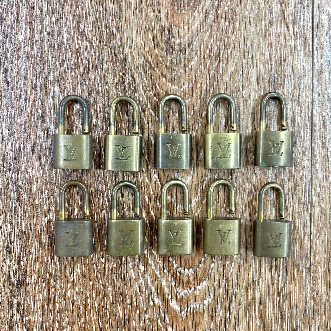 m4765 ルイヴィトン パドロック 鍵なし 南京錠10点セット おまけの衣類