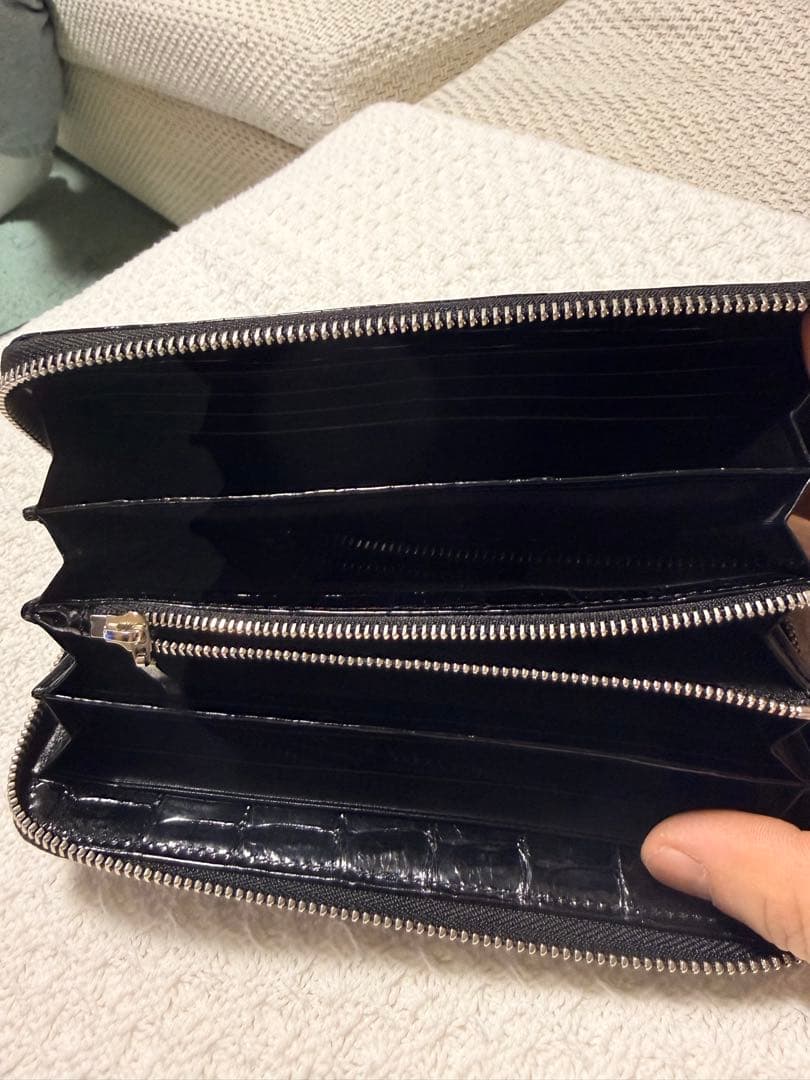 高級感のある本クロコダイル（ワニ革）を使用したラウンドファスナー長財布
