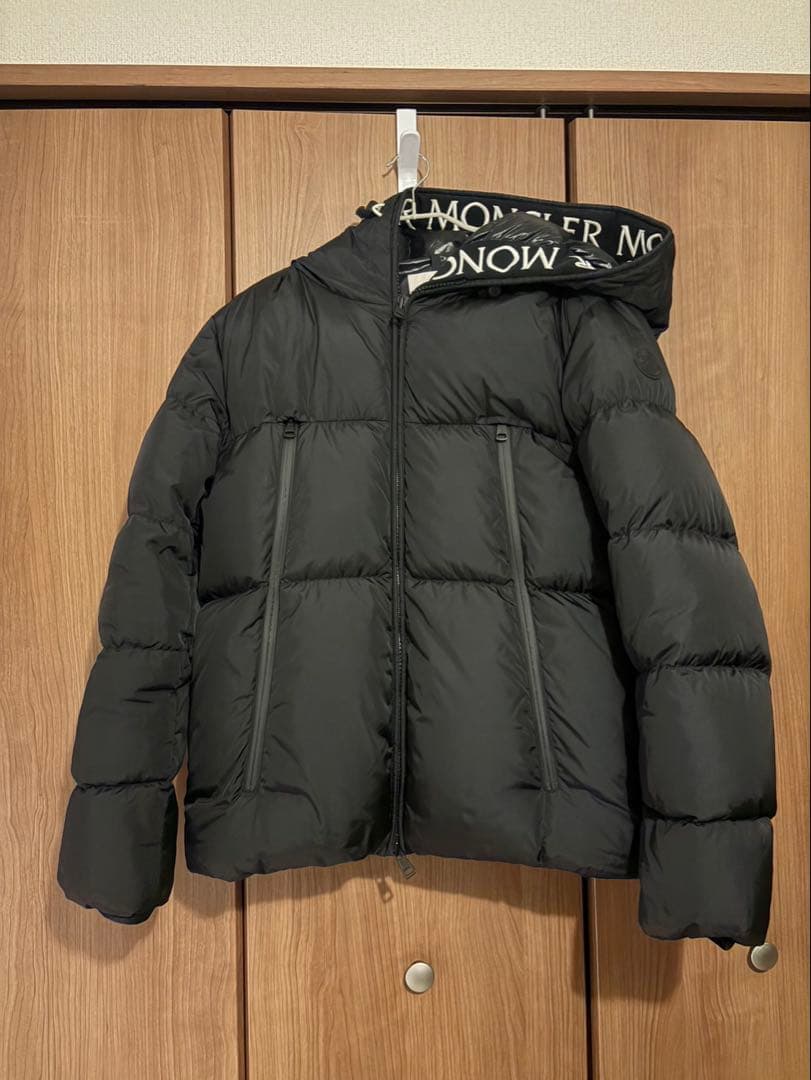 MONCLER ブラックダウンジャケット