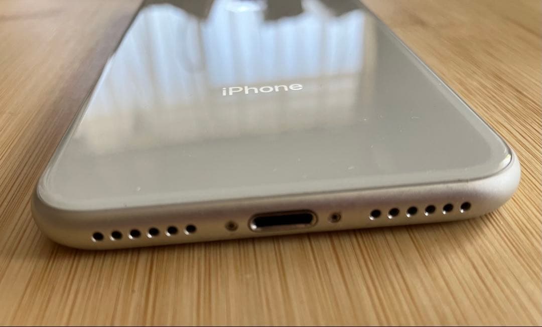 iphone8 シルバー64MB バッテリー100% SIMフリー ドコモ