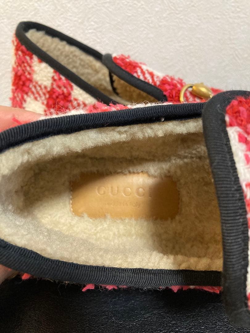 GUCCI レッド・ホワイトチェック モカシン
