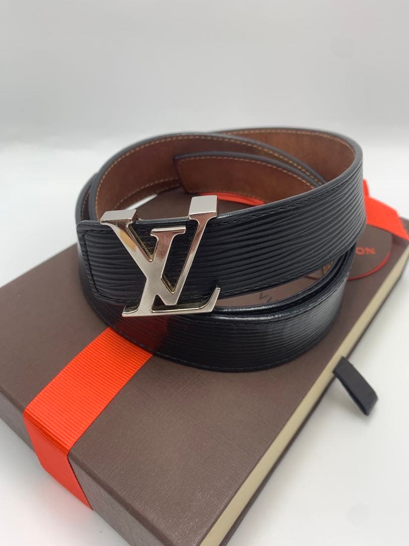 ルイヴィトン サンチュール LV　イニシャル　エピ レザー ブラック P55