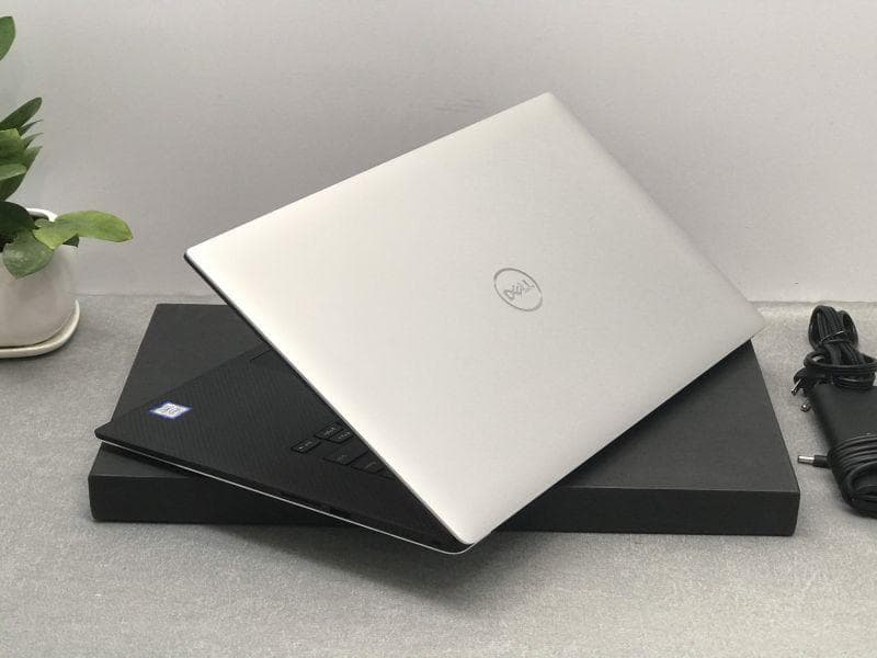 XPS 15 プラチナ Core i7 9750H (SSD なし)