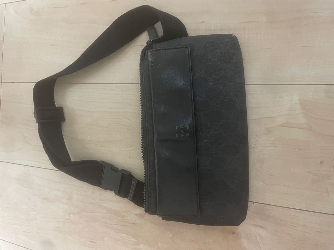 GUCCI ボディバッグ　GGスプリーム ウエストポーチ　ロゴ刻印