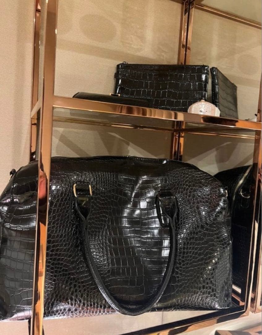 レディースにもメンズにも♪ クロコボストンバック