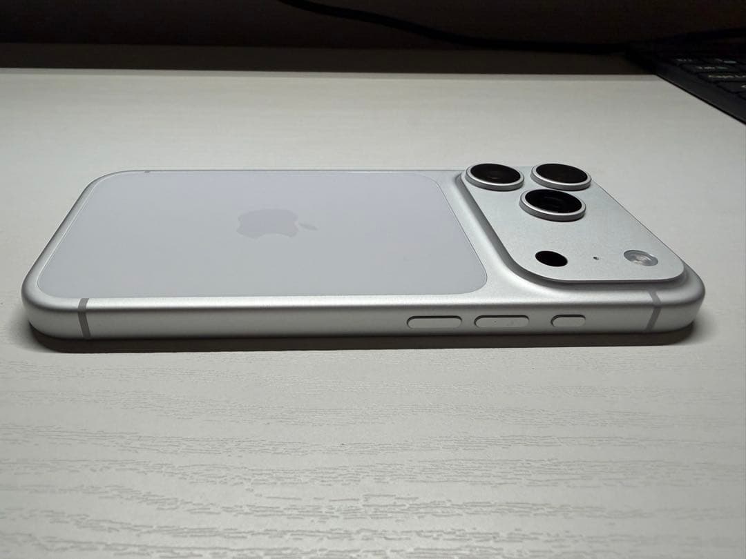 Apple iPhone 17 Pro シルバー 本体 256GB