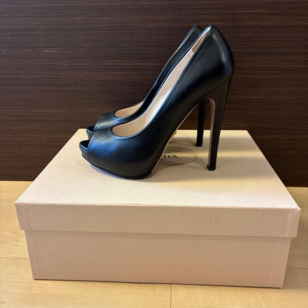 PRADA ブラックオープントゥハイヒール