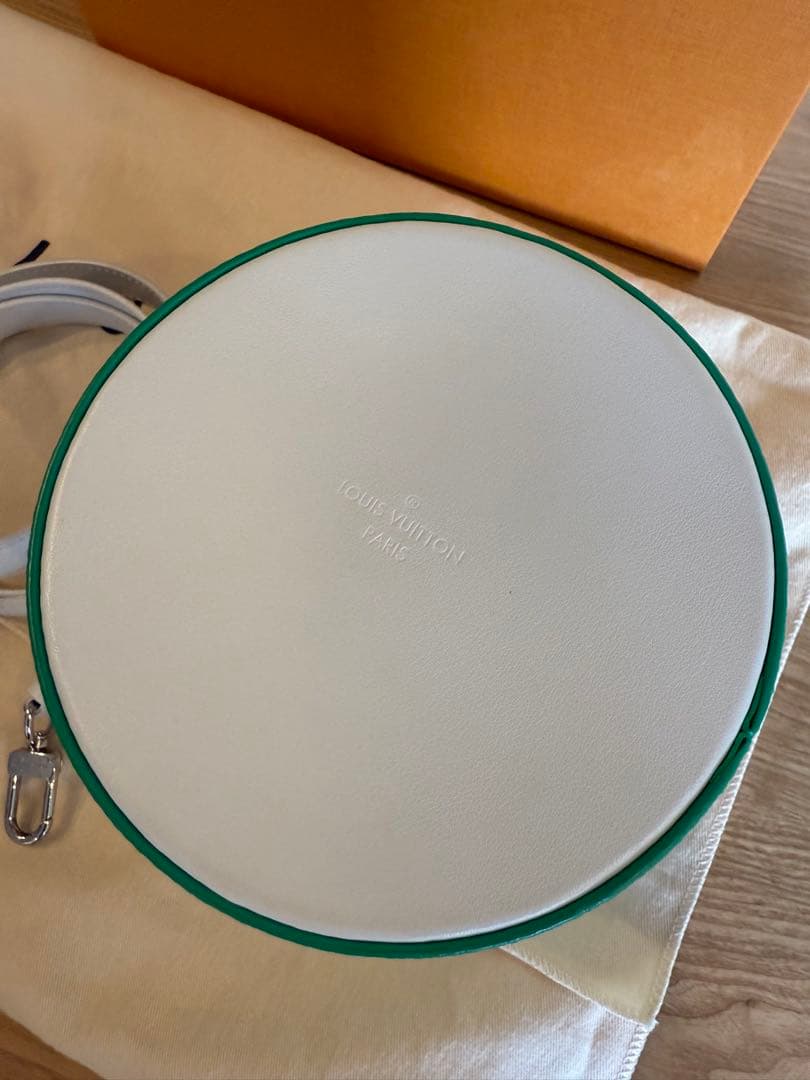 ルイヴィトン　LVペイントカンバック　M81592