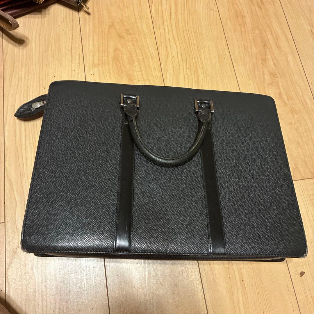 値下げしました！ルイ・ヴィトン　ビジネスバッグ 黒 シンプル