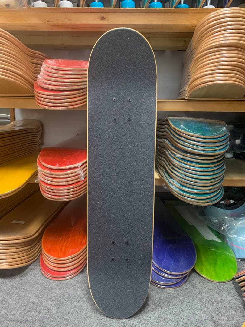 ベアリンググレードアップUSAブランクスケートボード コンプリート 7.75