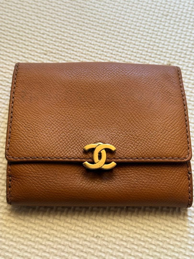 CHANEL シャネル　二つ折り　財布　キャビア　茶色　ゴールド