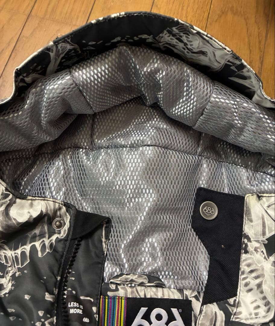 686 スノーボードウェア　上下セット　スカル ドクロ 柄とグローブ付き