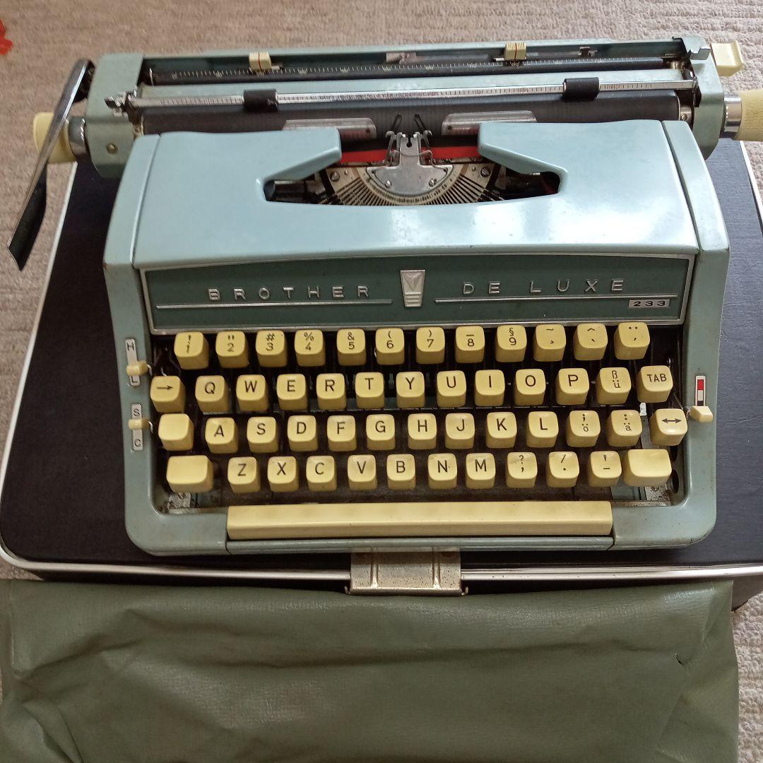 BROTHER ／ DE LUXE 233 タイプライター ケース付