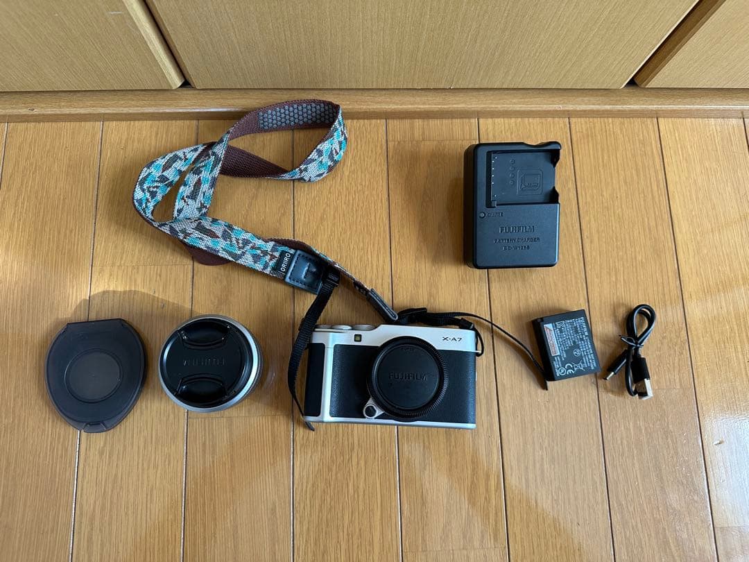 FUJIFILM X-A7 レンズキット　シルバー