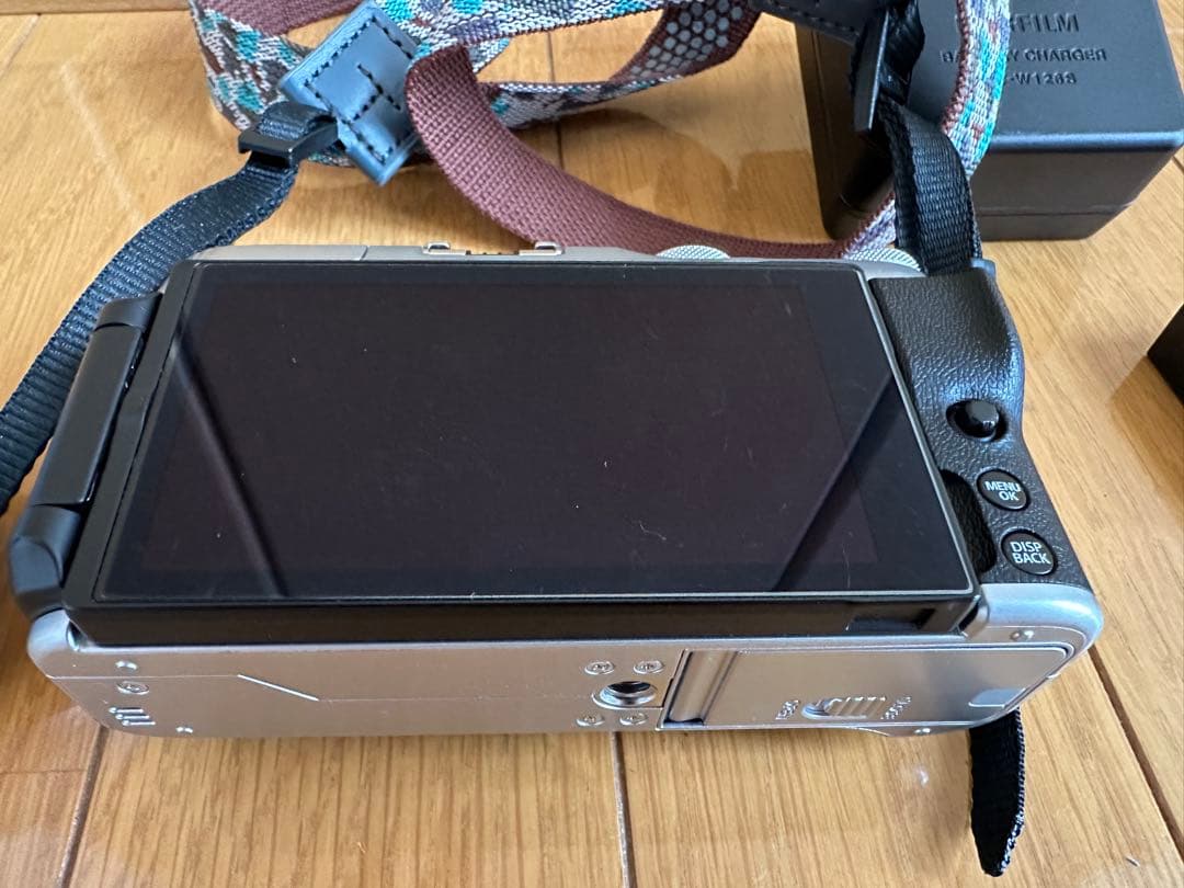 FUJIFILM X-A7 レンズキット　シルバー