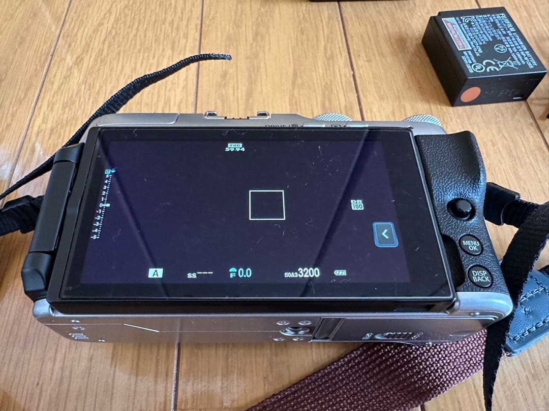 FUJIFILM X-A7 レンズキット　シルバー