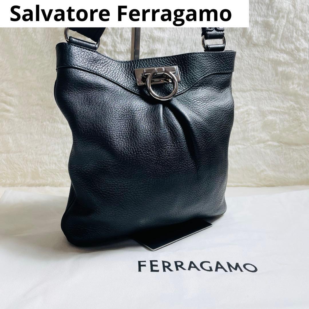 新品未使用　Salvatore Ferragamo正規品　サコッシュ レザー　黒