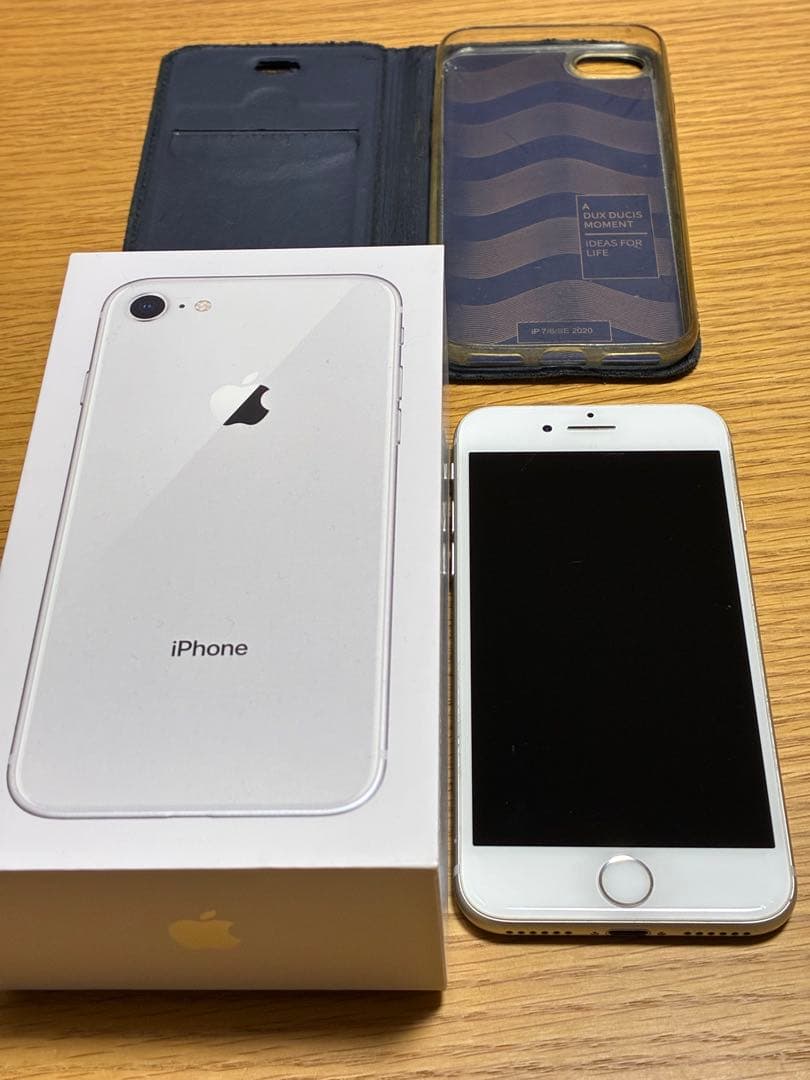 iPhone 8 箱付き　ヒビ有り　けど美品