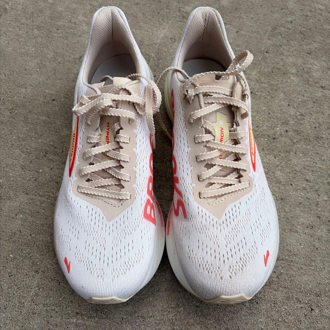 BROOKS Hyperion 2ホワイト/コーラル 24.5cm