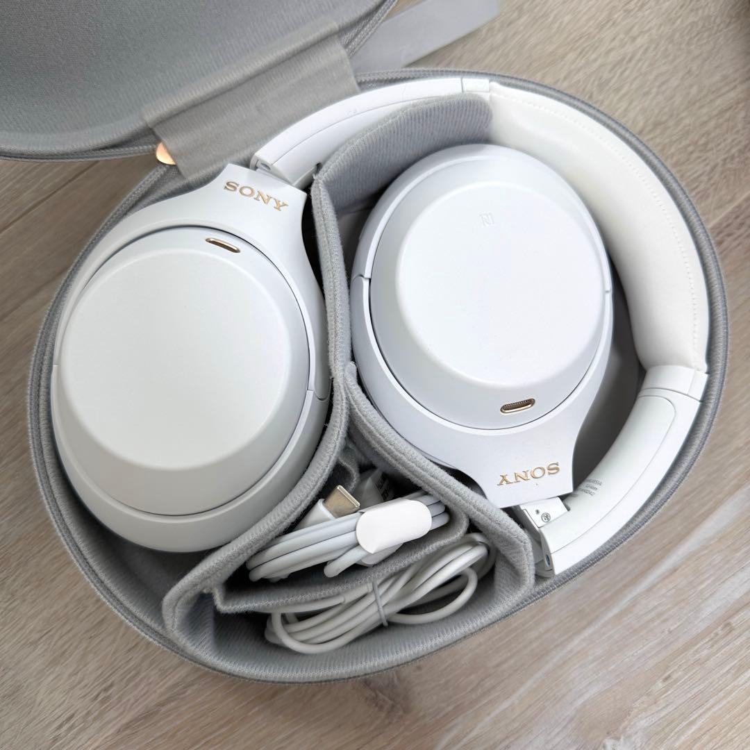 SONYワイヤレスヘッドホン サイレントホワイトWH-1000XM4 WM