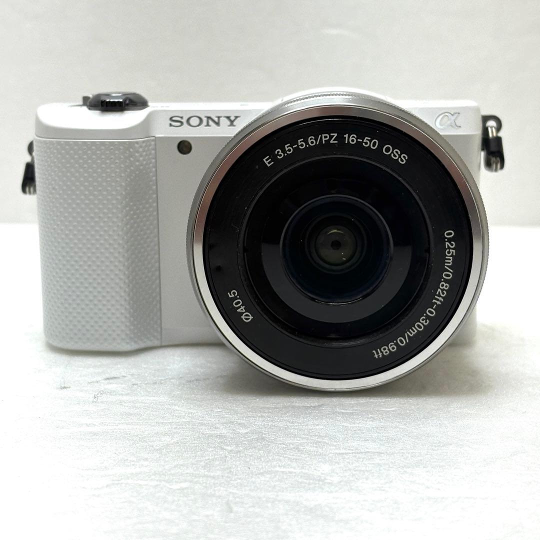 人気ホワイト✨自撮り&Wi-Fi❤️ソニー α5000 パワーズームレンズキット✨