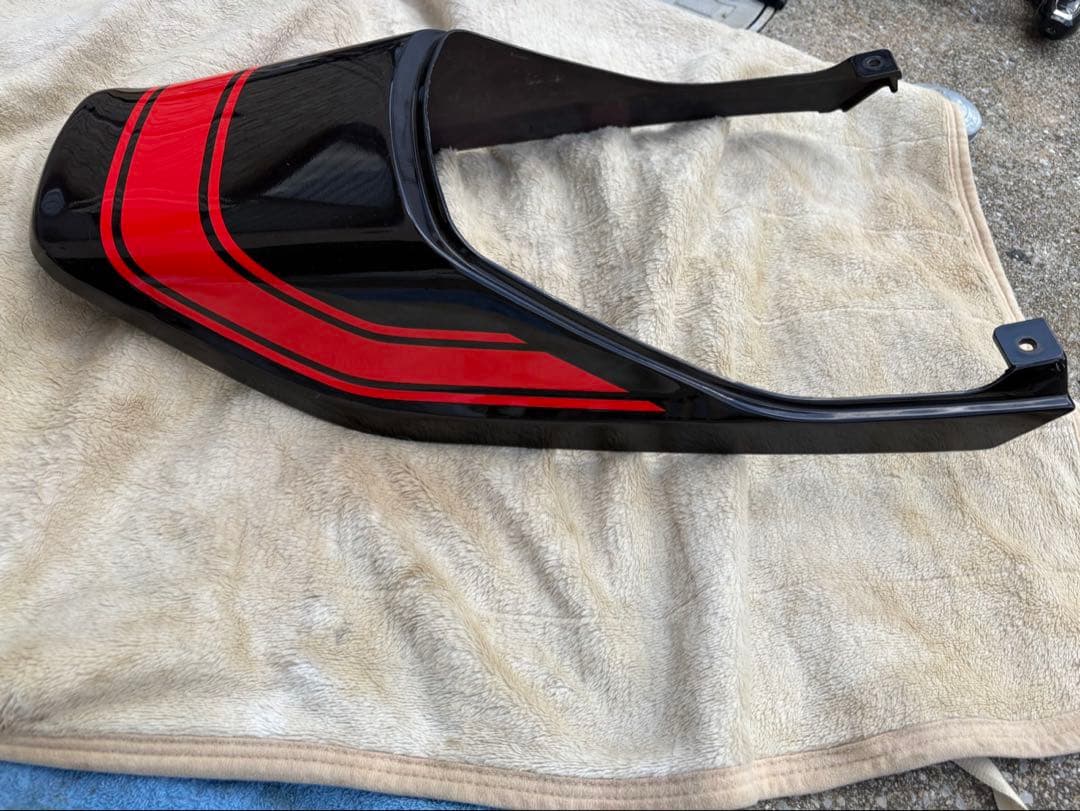 ゼファー400 純正テールカウル