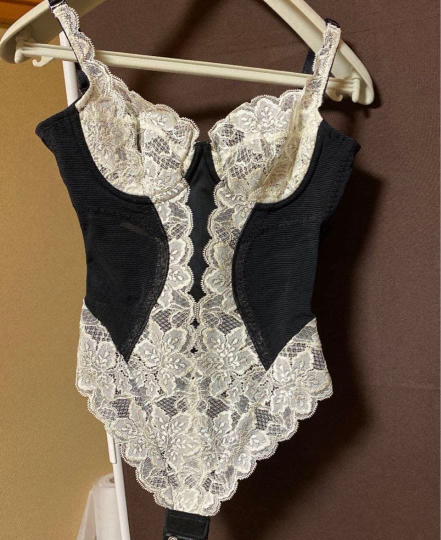 本日限定ゲリラセール！グラントイーワンズ　ララ補正下着b70