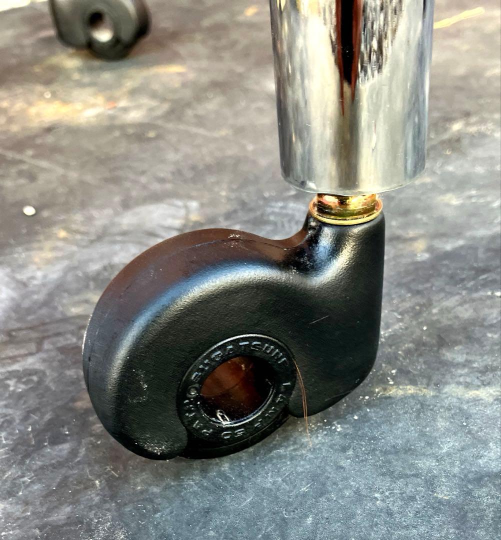 innovator ボガートカフェアームチェアー