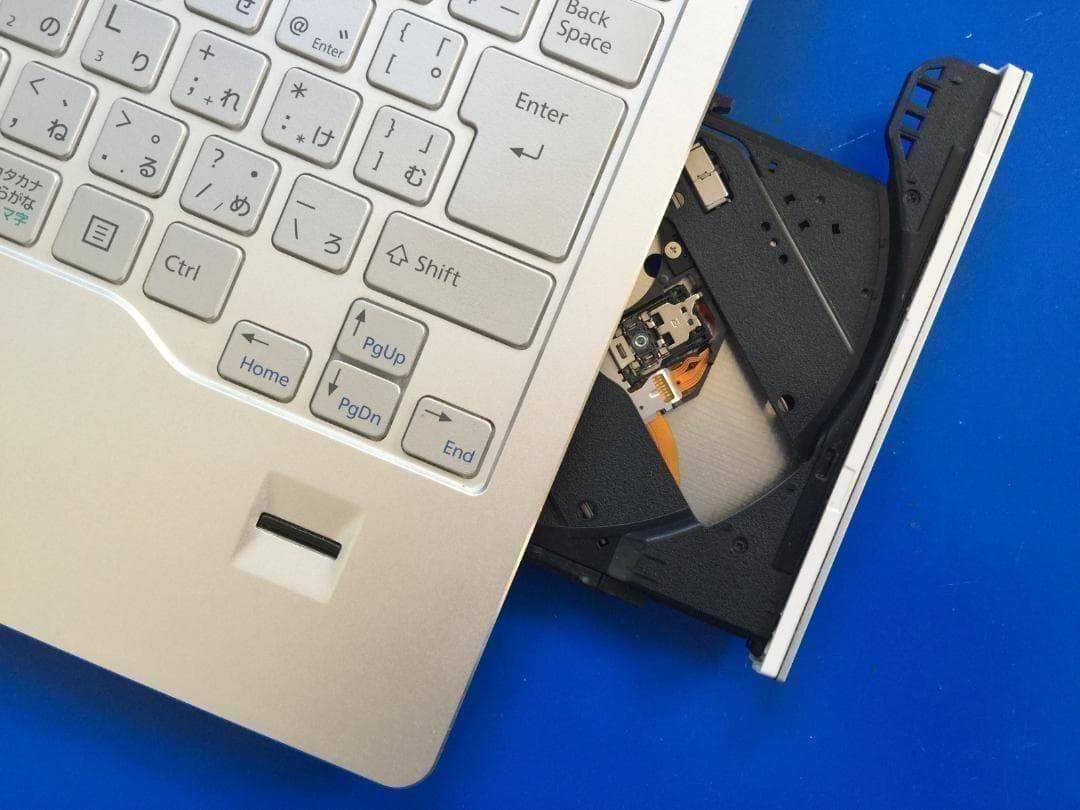 富士通 SH75/M 13.3型高解像度TFT　軽量・コンパクトノート