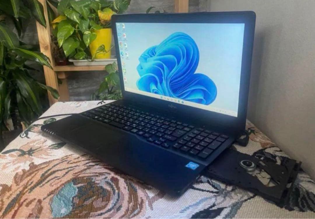 初心者✨ノートパソコン✨人気の富士通✨届いてすぐ使える✨Windows11