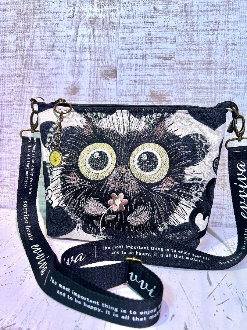 ブラックハート生地♡刺繍のショルダーバッグ♡個性的な黒猫ちゃん