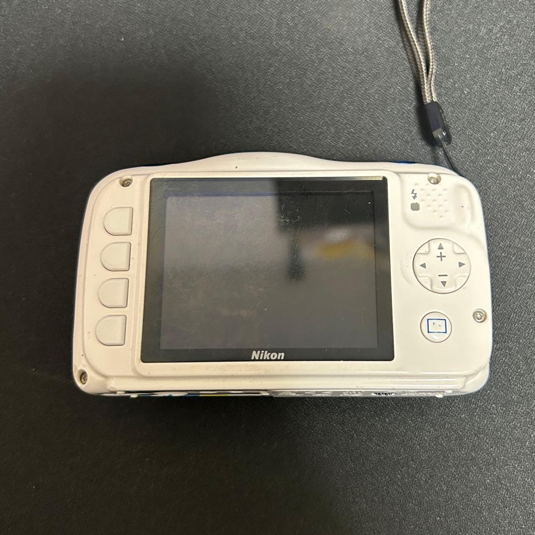 Nikon COOLPIX W100 カラフルデザイン