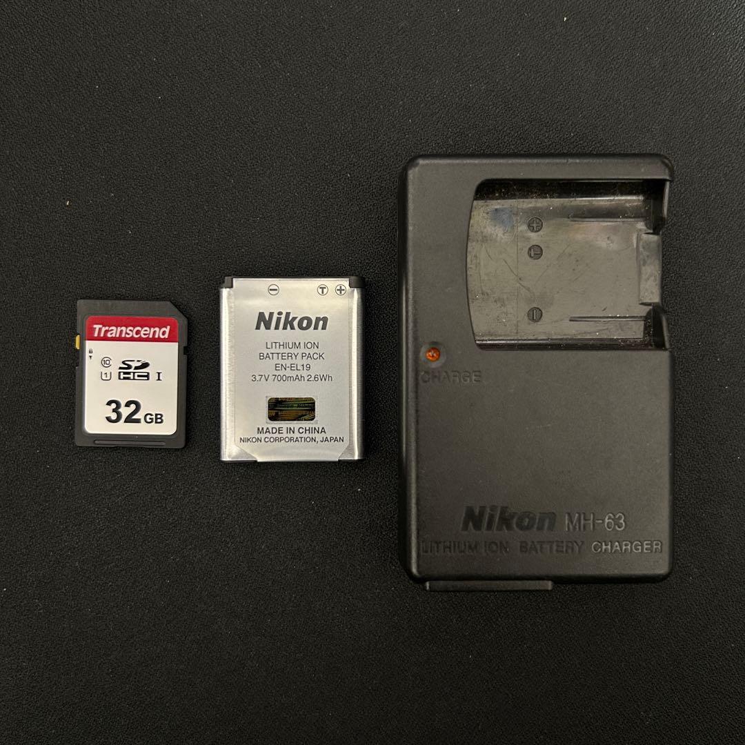 Nikon COOLPIX W100 カラフルデザイン