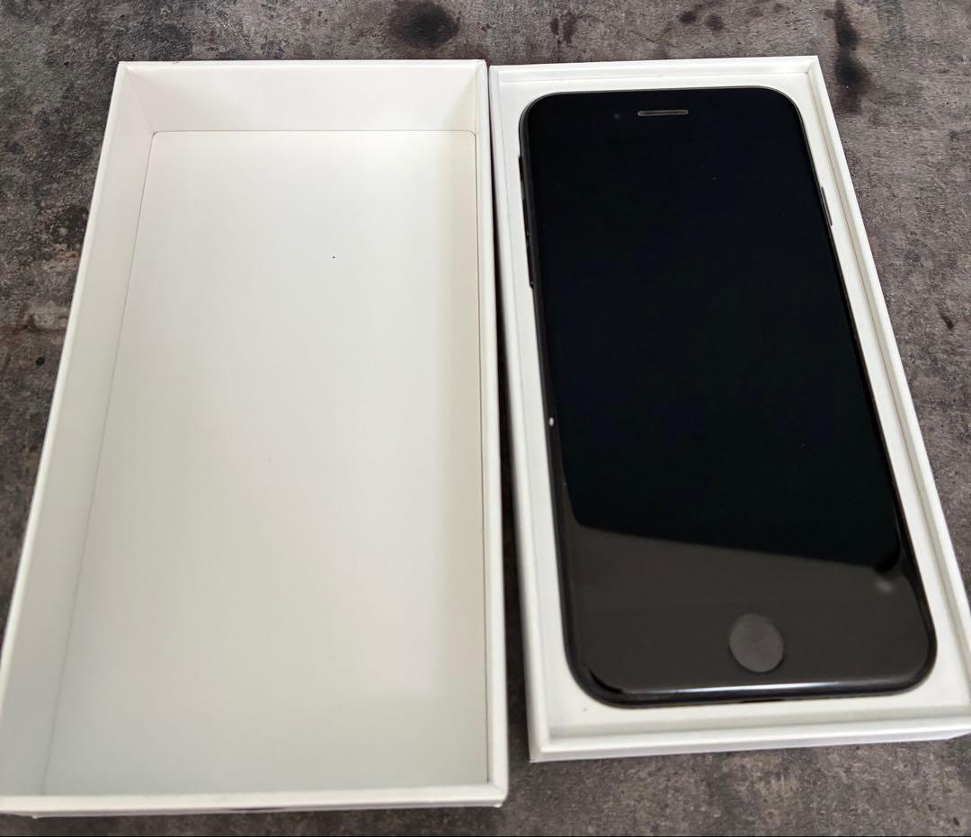 iPhone SE 第2世代 本体 au版 ケース・充電コード付 初期化済み