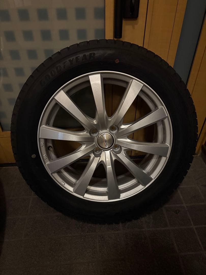 ICE NAVI 8 スタッドレス4本195/60R17 ライズ等に！