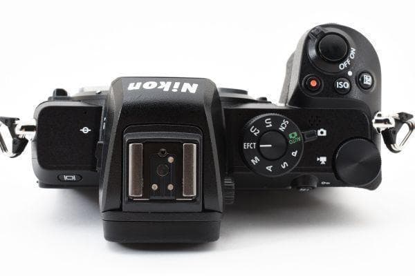 【美品】ニコン Nikon Z50 ミラーレスカメラ《ショット数9790回》